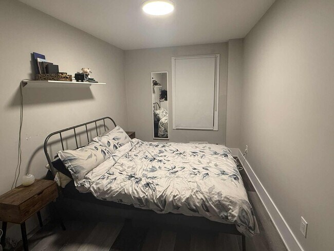 2085 Saint-Timothée Rue in Montréal, QC - Building Photo - Building Photo