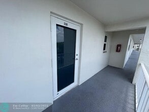 8600 Sunrise Lakes Blvd in Sunrise, FL - Building Photo - Building Photo
