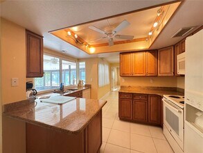 1330 Sunset Ct in Tarpon Springs, FL - Building Photo - Building Photo