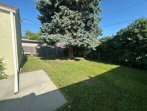 404 12th Ave SW in Minot, ND - Building Photo - Building Photo