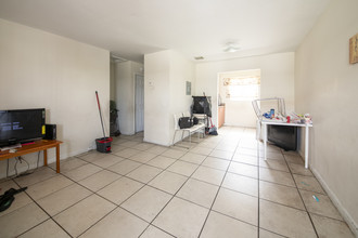 1251 NW 61st St in Miami, FL - Building Photo - Interior Photo