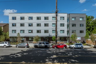 Powellhurst Place in Portland, OR - Building Photo - Building Photo