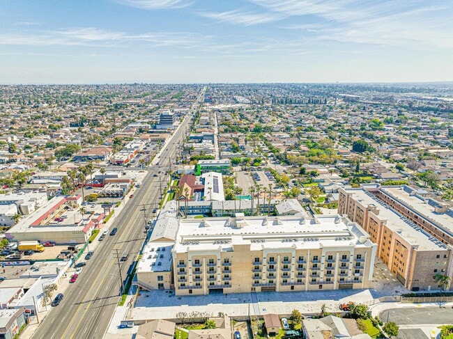 3672 W Imperial Hwy, Unit 404 in Inglewood, CA - Foto de edificio - Building Photo