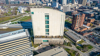 Miranova Condominiums in Columbus, OH - Building Photo - Building Photo