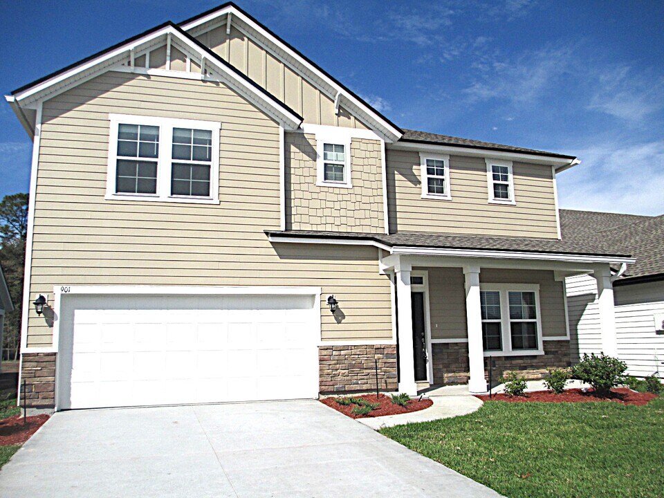 901 Sunny Stroll Dr in Middleburg, FL - Building Photo