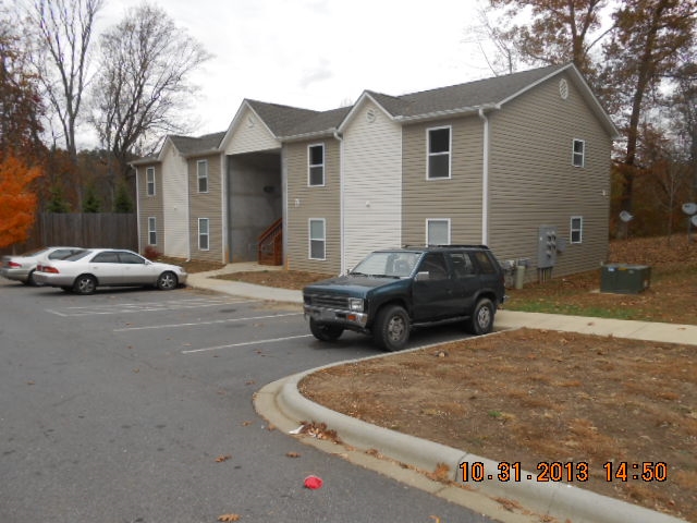 Sand Hill Apartments - 6 Buildings (East) in Asheville, NC - Foto de edificio