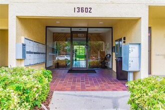 13602 S Village Dr in Tampa, FL - Foto de edificio - Building Photo