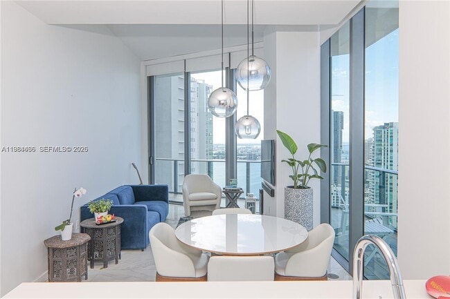 501 NE 31st St, Unit 4008 in Miami, FL - Foto de edificio - Building Photo