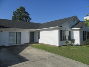 3911 Harden Rd in Hope Mills, NC - Foto de edificio - Building Photo