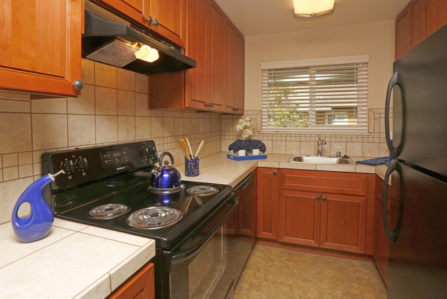 Sedona Lane Apartments in Campbell, CA - Building Photo - Interior Photo