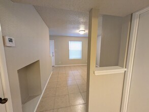 330 W Byrd Blvd in Universal City, TX - Building Photo - Building Photo