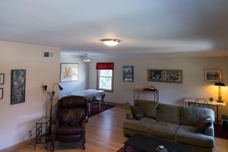 2021 N 69th St in Wauwatosa, WI - Building Photo - Building Photo