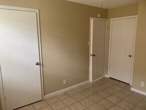 303 Algerita Dr, Unit C in Georgetown, TX - Foto de edificio - Building Photo
