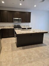 651 Daphne Ln in Lemoore, CA - Building Photo - Building Photo