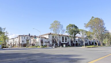 Las Positas Townhomes in Pleasanton, CA - Foto de edificio - Building Photo