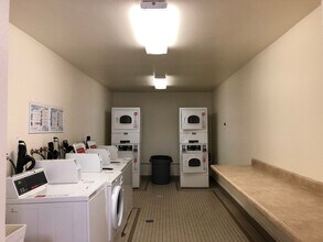 13754 Mango Dr in Del Mar, CA - Foto de edificio - Building Photo