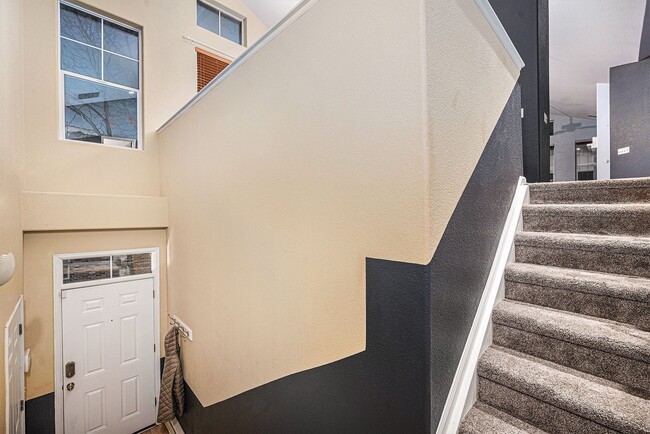 2240 S Vaughn Way in Aurora, CO - Building Photo - Building Photo