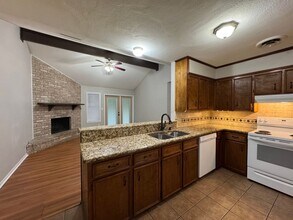 303 Londonderry Dr in Victoria, TX - Building Photo - Building Photo