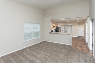 Redwood Commerce Township in Commerce Township, MI - Foto de edificio - Interior Photo