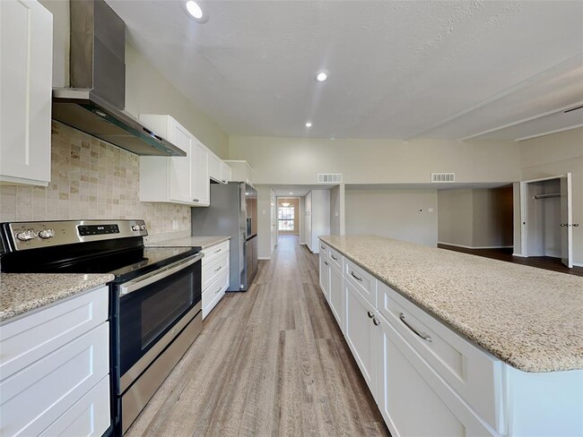 5618 Hickory Forest Dr in Houston, TX - Building Photo - Building Photo