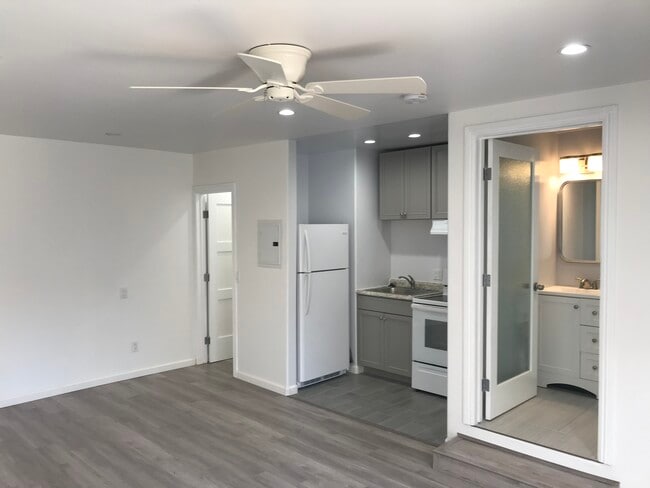 12418 Oxnard St, Unit ADU in Los Angeles, CA - Building Photo - Building Photo