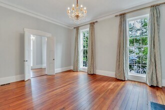25 W Perry St in Savannah, GA - Building Photo - Building Photo