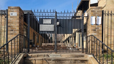Courtyard on Vine in Denver, CO - Foto de edificio - Building Photo