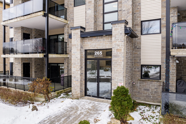 305 Radisson in St-Jérôme, QC - Building Photo - Building Photo