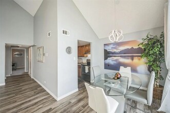 3331 S Monaco St Pkwy in Denver, CO - Building Photo - Building Photo