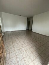3353 SW 26th St in Miami, FL - Building Photo - Building Photo