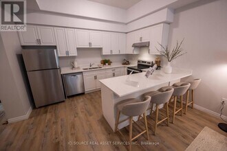 785 Southdale Rd W in London, ON - Building Photo - Building Photo