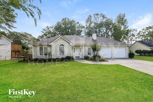 484 Rhett Dr in Loganville, GA - Building Photo