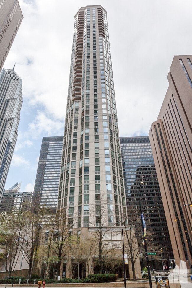 222 N Columbus Dr in Chicago, IL - Building Photo - Building Photo