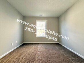 2194 Blue Spring Run in Fort Wayne, IN - Building Photo - Building Photo