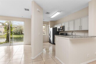 3871 NW 91st Ter in Sunrise, FL - Foto de edificio - Building Photo