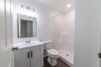 6208 Commerce Dr, Unit 201 in Mount Gilead, OH - Foto de edificio - Building Photo