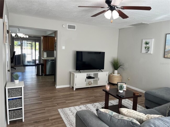 4114 Woodlark Dr in Tampa, FL - Building Photo - Building Photo