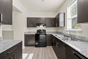 Grand Oaks Apartment Homes in Chester, VA - Building Photo