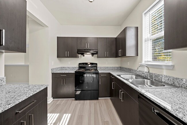Grand Oaks Apartment Homes