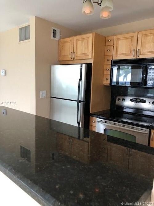 524 Orton Ave-Unit -5J in Fort Lauderdale, FL - Foto de edificio - Building Photo