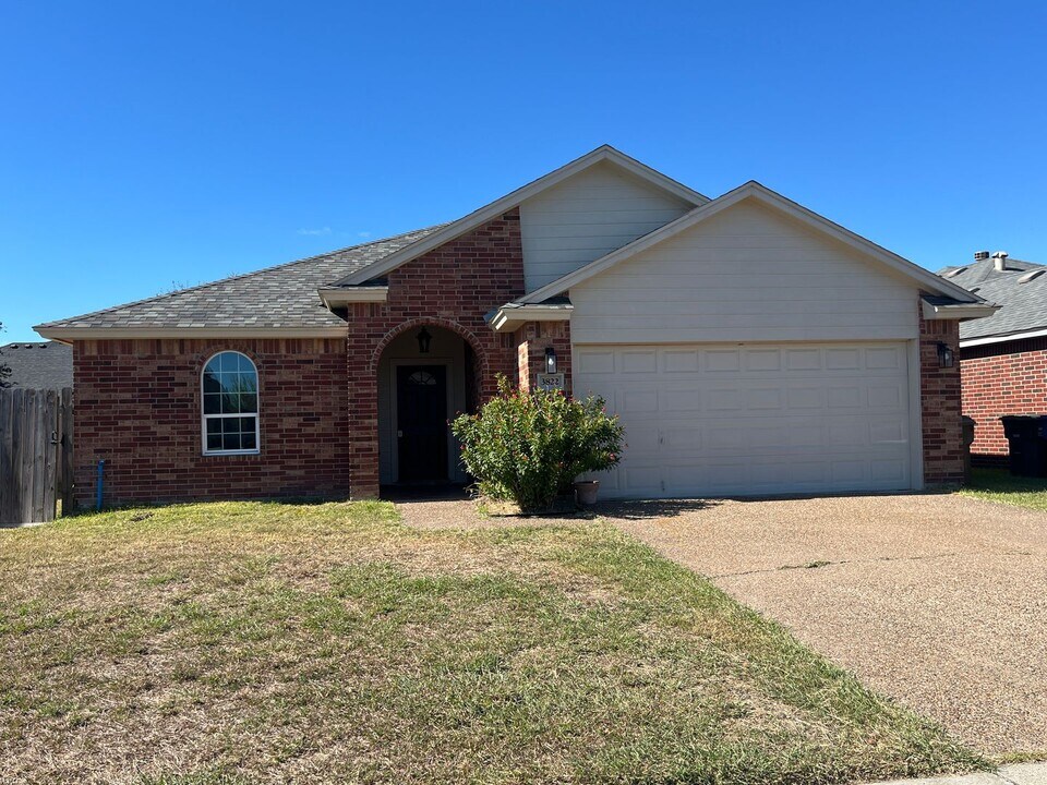 3822 Julia Cir in Corpus Christi, TX - Foto de edificio