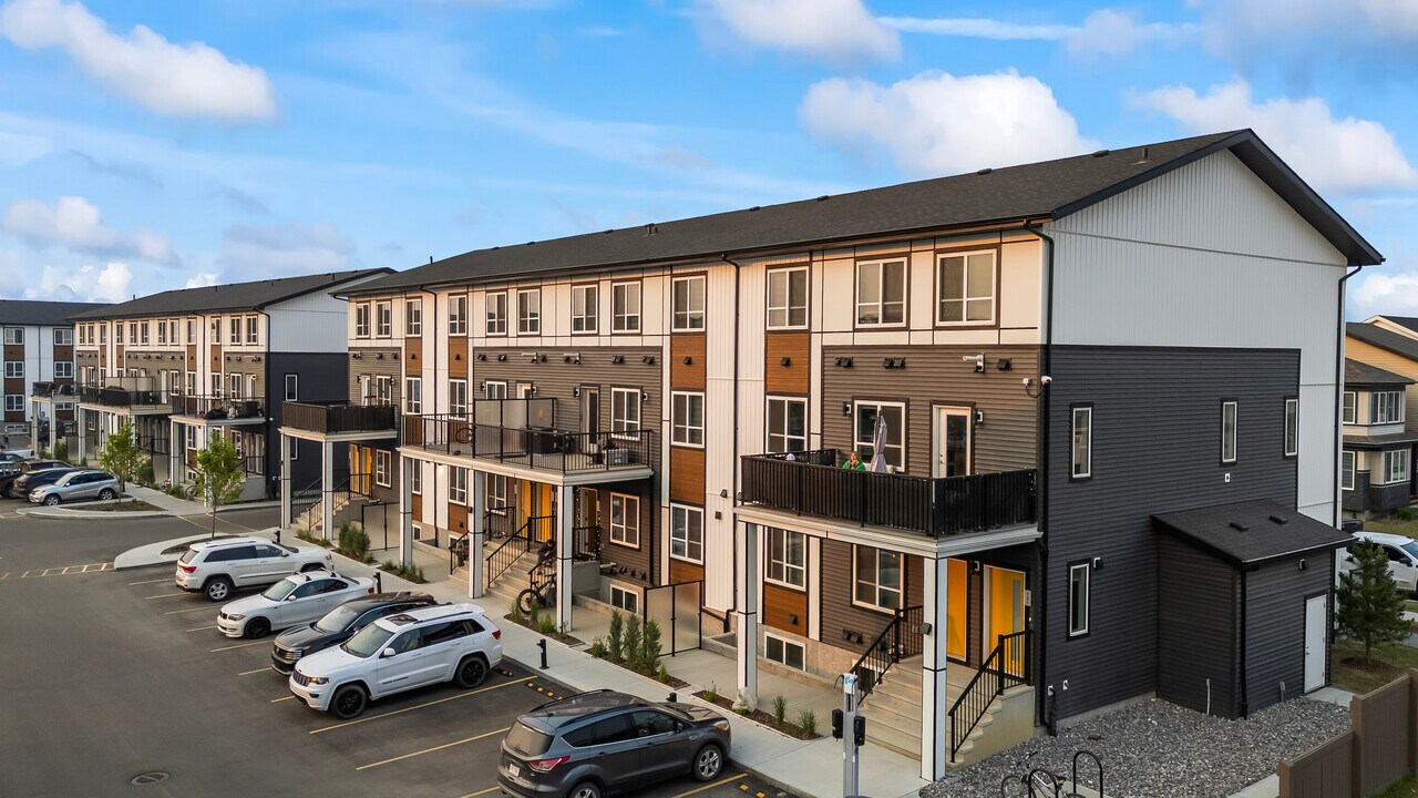 Heritage Valley Heights Townhomes in Edmonton, AB - Building Photo