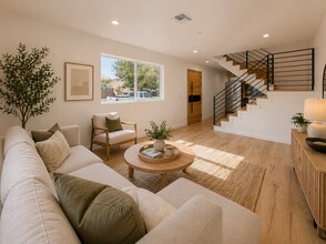 16010 Cantlay St in Van Nuys, CA - Foto de edificio - Building Photo