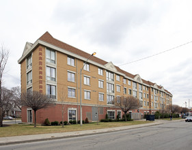 211 Randolph Rd in Toronto, ON - Building Photo - Building Photo