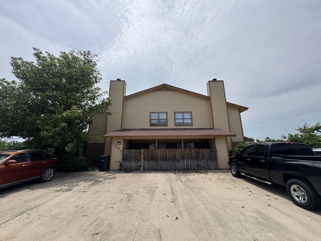 property at 1701 Cedarview Cir