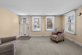 33 Seagrave St in Uxbridge, MA - Building Photo - Building Photo