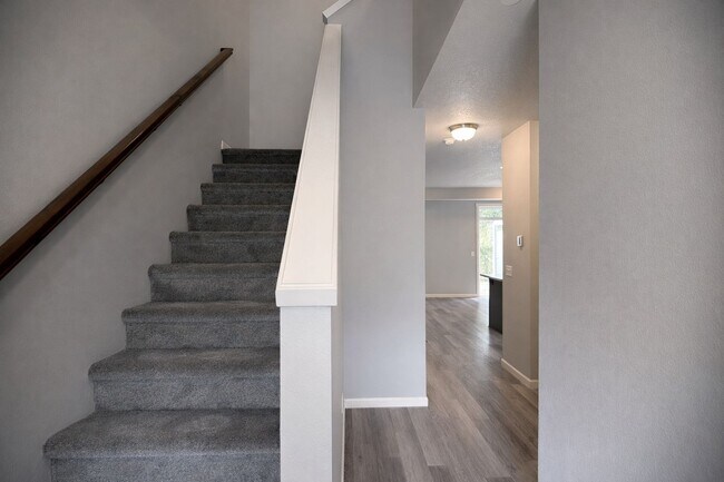 193 Cloverdale Rd in Kalama, WA - Building Photo - Building Photo