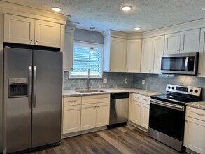 306 Circuit Ln in Newport News, VA - Building Photo - Building Photo