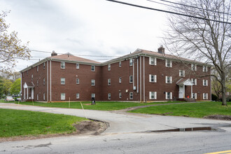 126 Parker St in Acton, MA - Foto de edificio - Building Photo