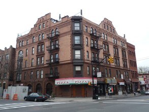 150 Adelphi Street in Brooklyn, NY - Foto de edificio - Building Photo